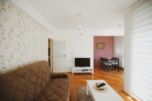 Apartman 4, Sin?eli?eva 40