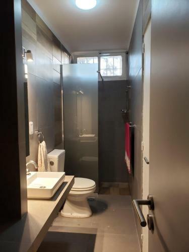 Casa Confortable Con Piscina Y Churrasquera