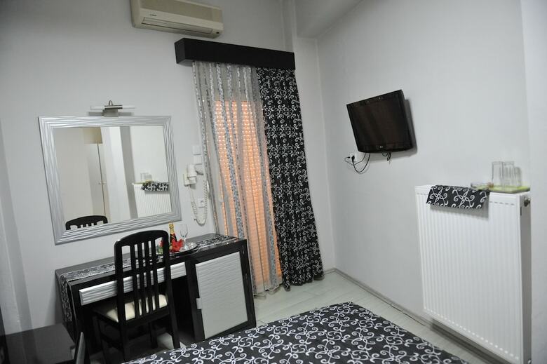 Emporiko Hotel