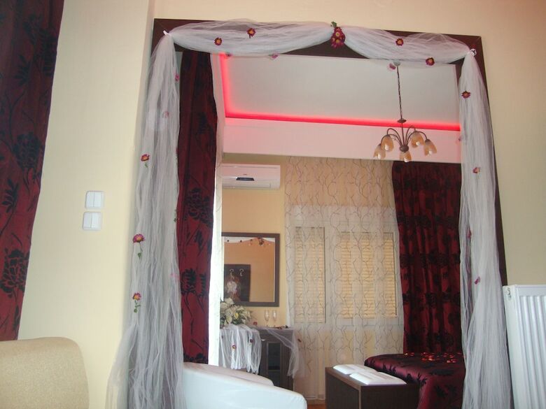 Emporiko Hotel