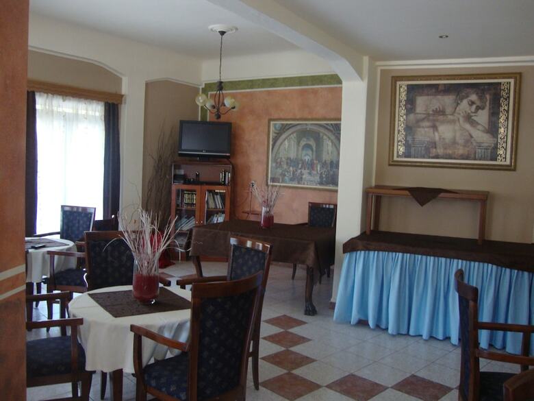 Emporiko Hotel