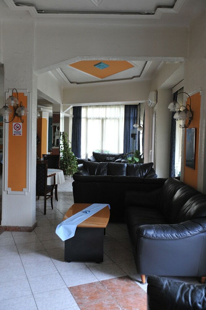 Emporiko Hotel