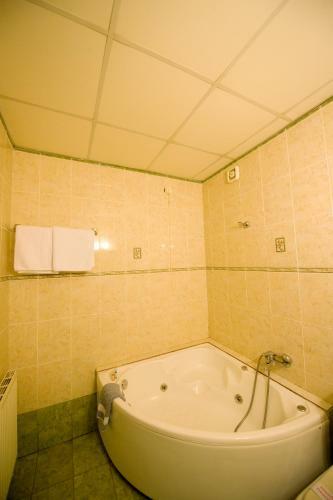Agriani Hotel