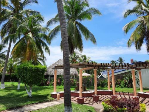 Hermosa Casa Con Piscina Y Rancho En El Puerto