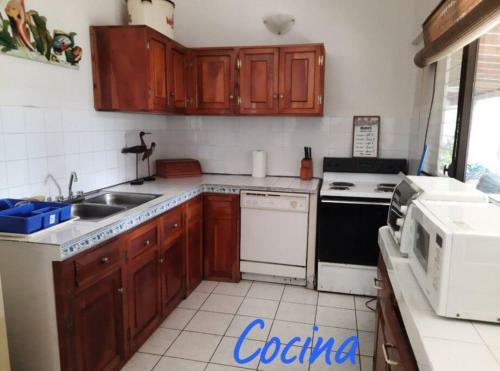 Hermosa Casa Con Piscina Y Rancho En El Puerto