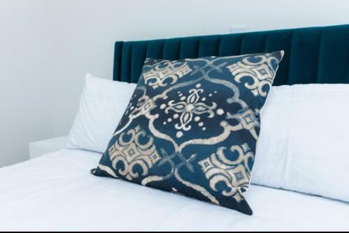 Executive 3 Bedroom Apartment Space Available