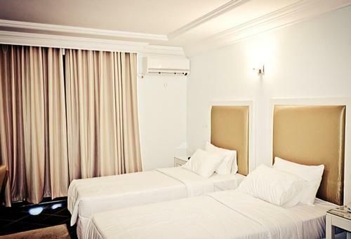 Hotel Raya Tichy