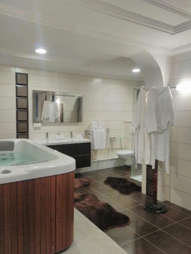 Hotel Raya Tichy