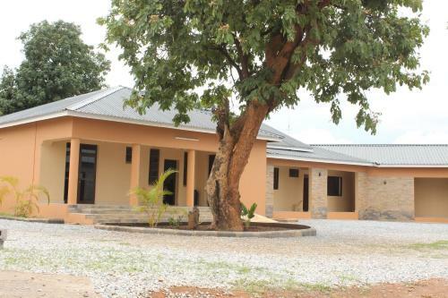 Hotel Nsanika Executive Lodge