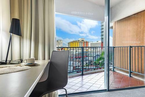 Apartamento Exclusive Resort-style Living With Balcony & Pool