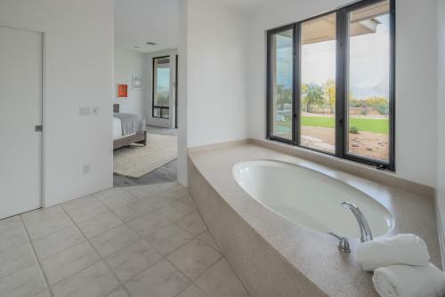 Fallbrook By Avantstay Secluded Home On 40acres Wpool, Rooftop & Trails