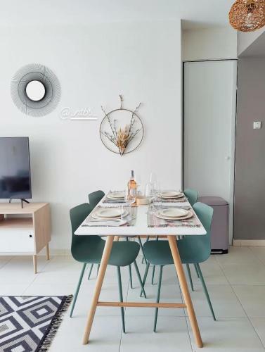 Apartamento Riviera Plaza, Charmant T2+parking, Plages � 7min