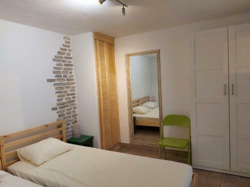 Apartment In Korni? Near The Beach