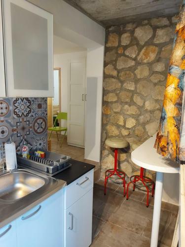 Apartment In Korni? Near The Beach