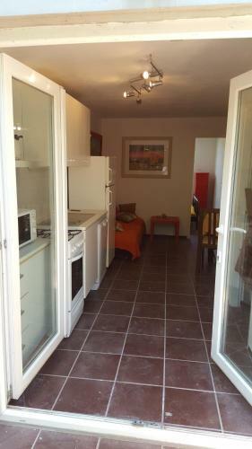 Apartment In Korni? Near The Beach