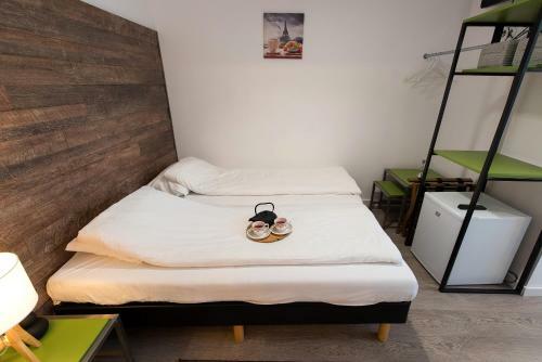 Small Ultra Central Bohemian Apartment