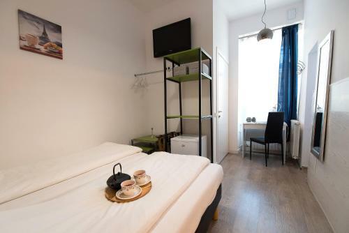 Small Ultra Central Bohemian Apartment