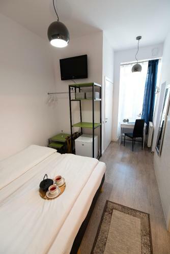 Small Ultra Central Bohemian Apartment
