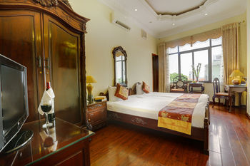 Ha Long Hotel