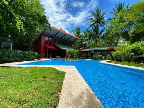 Amazing Beachfront Chalet With Big Private Pool