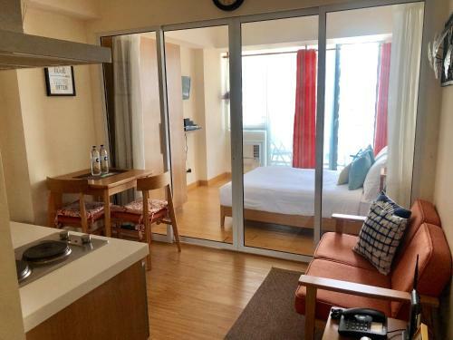 Apartamento Endless Summer Vibe 2br @ Azure