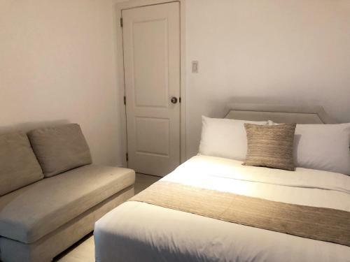 Apartamento Endless Summer Vibe 2br @ Azure