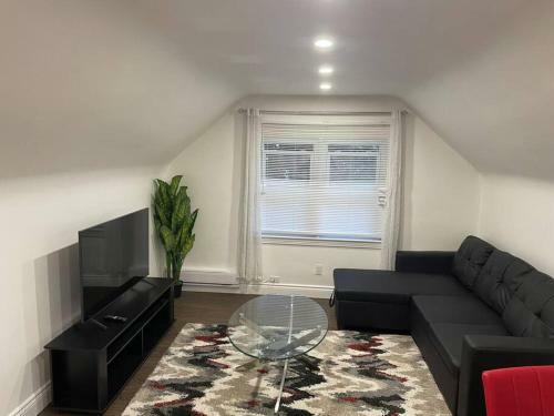 Cozy One Bedroom Apartment With Parking
