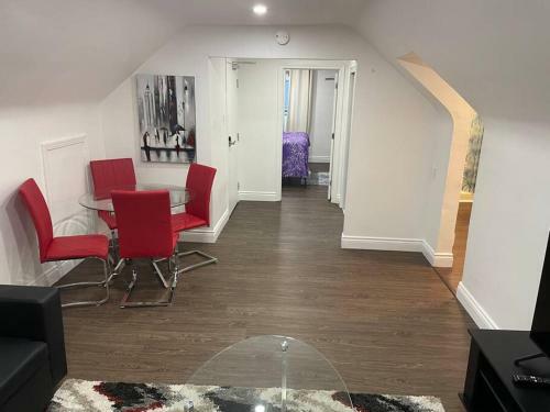 Cozy One Bedroom Apartment With Parking