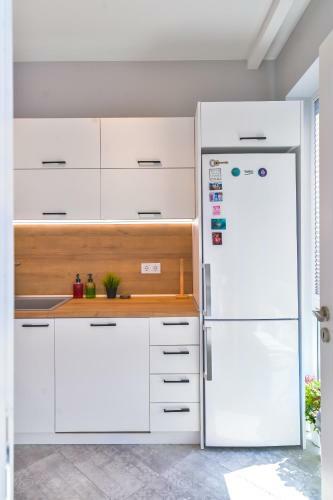 - The Blue Apartment - 1bd With Artistic Interior Design