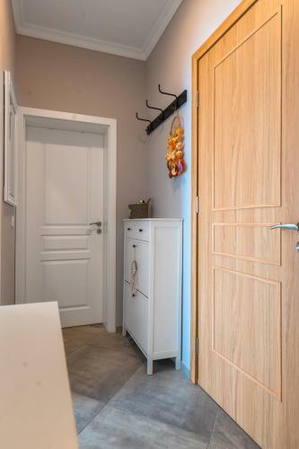- The Blue Apartment - 1bd With Artistic Interior Design