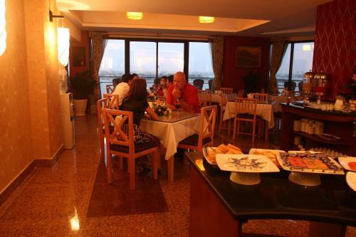 Sunset Westlake Hanoi Hotel