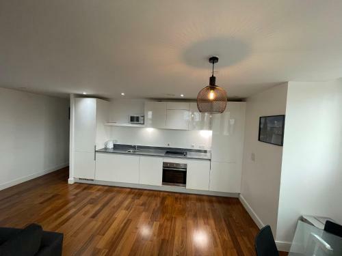 City Luxe 2 Bedroom High Rise Apartment