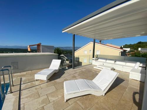 Apartment Santorini Krk With Private Pool