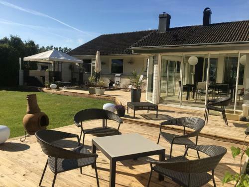 Rymlig Villa Med N�rhet Till Tyl�sand Och Halmstad Gk