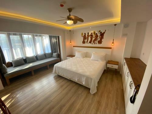 In Ephesus Hotel And Art Galery