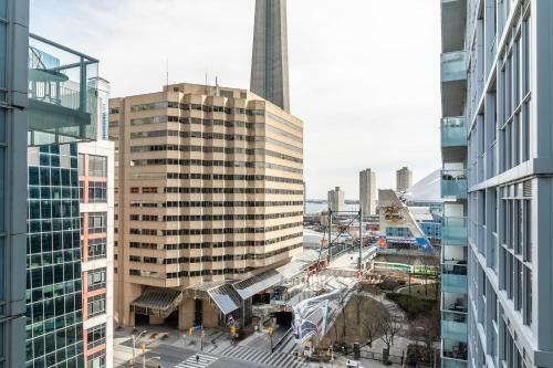 Stunning Cn Tower Views - 1br Upscale Loft - Prime Location