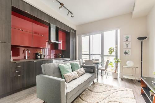 Stunning Cn Tower Views - 1br Upscale Loft - Prime Location