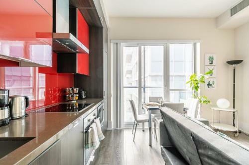 Stunning Cn Tower Views - 1br Upscale Loft - Prime Location