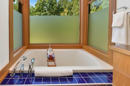 Bowen Island Luxury Estate