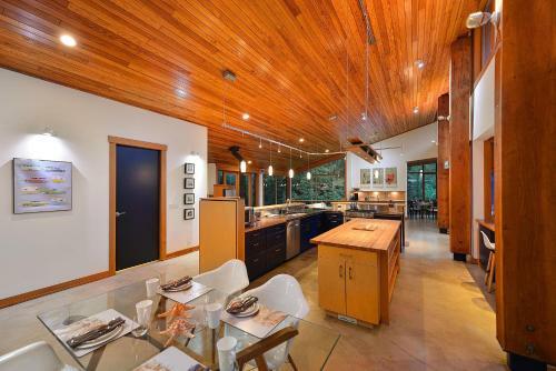 Bowen Island Luxury Estate