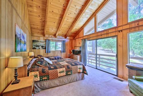 Serene Oakhurst Cabin With Hot Tub And Mtn Views!