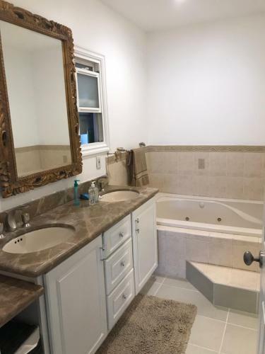 Stylish 3bd, 3ba Home In Beverly Hills