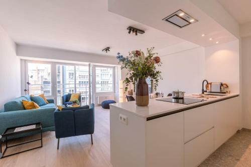 Lovely Apartment With Lateral Sea View