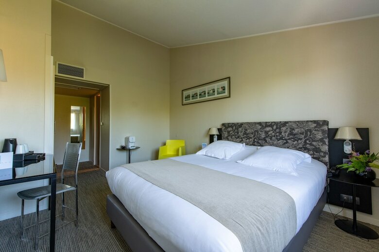 Saint Nicolas Hotel(.)