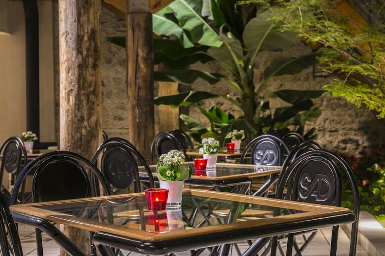 Saint Nicolas Hotel(.)