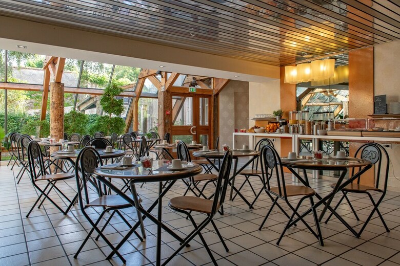 Saint Nicolas Hotel(.)