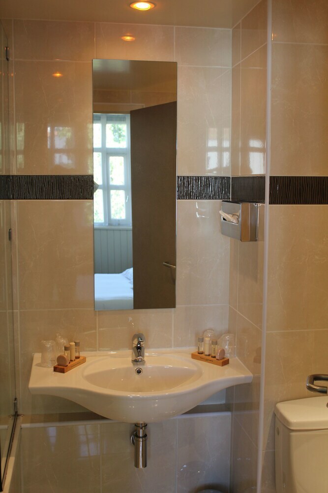 Saint Nicolas Hotel(.)