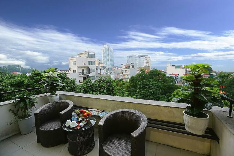 Skylark Hotel