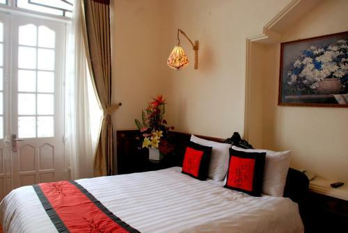 Hue Home Hotel
