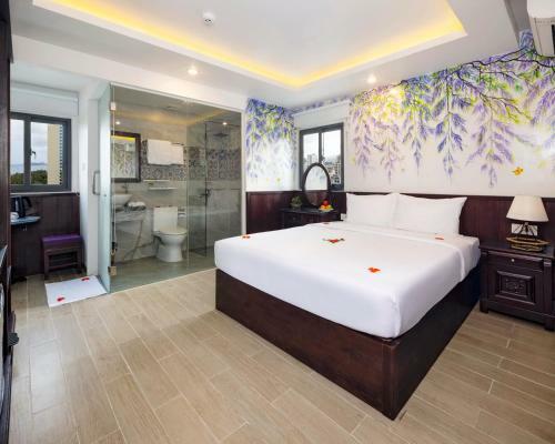 Azura Gold Hotel & Apartment